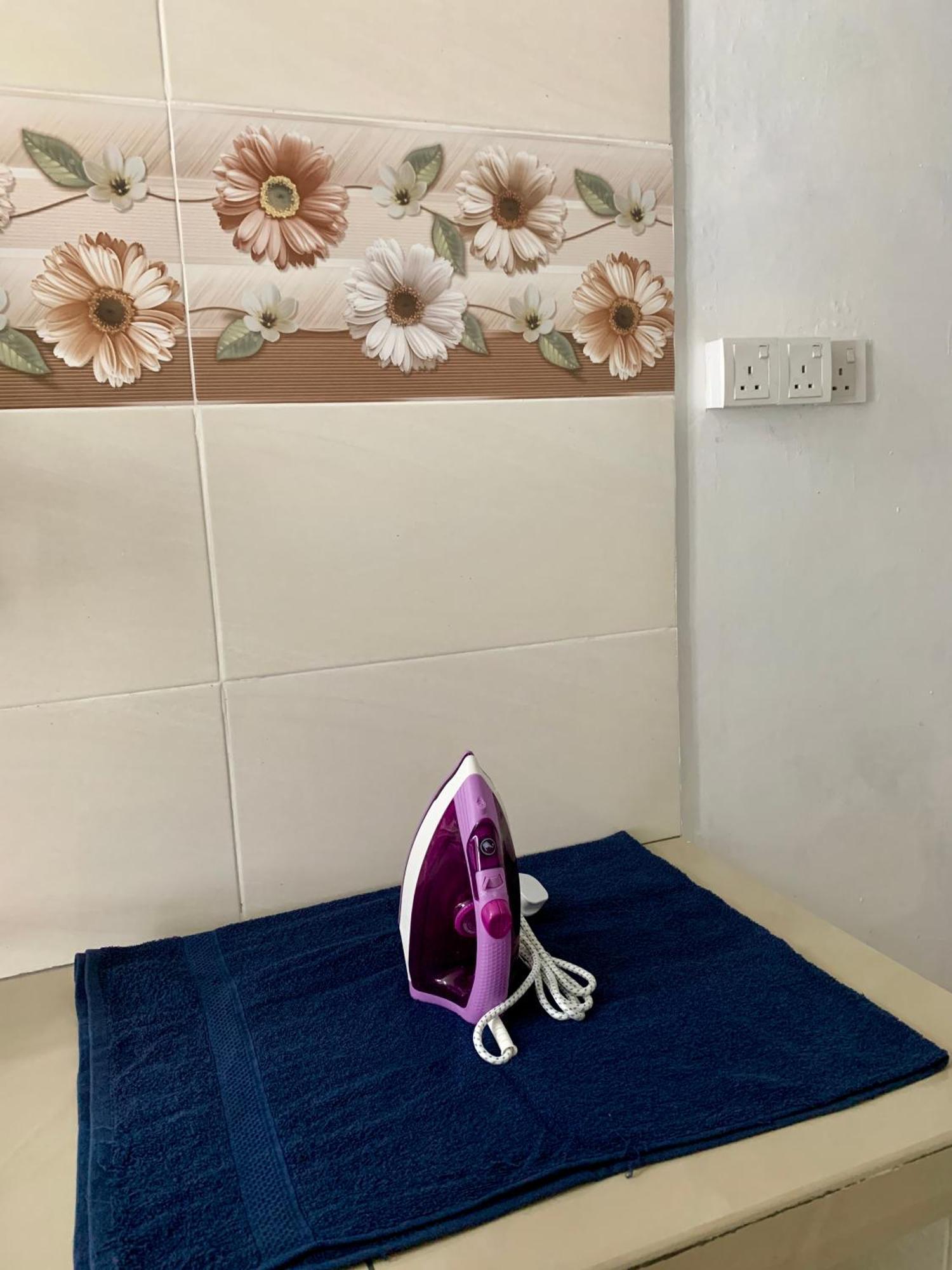Homestay Cikgu Nora Near Uthm Kptm Kktm Ipg Moslim Onli Kampong Seri Gading Exterior photo